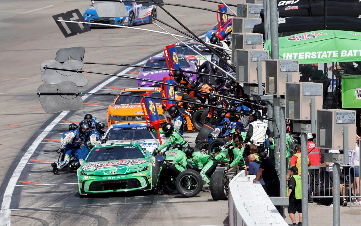 Hamlin rallies to win at Las Vegas after penalty